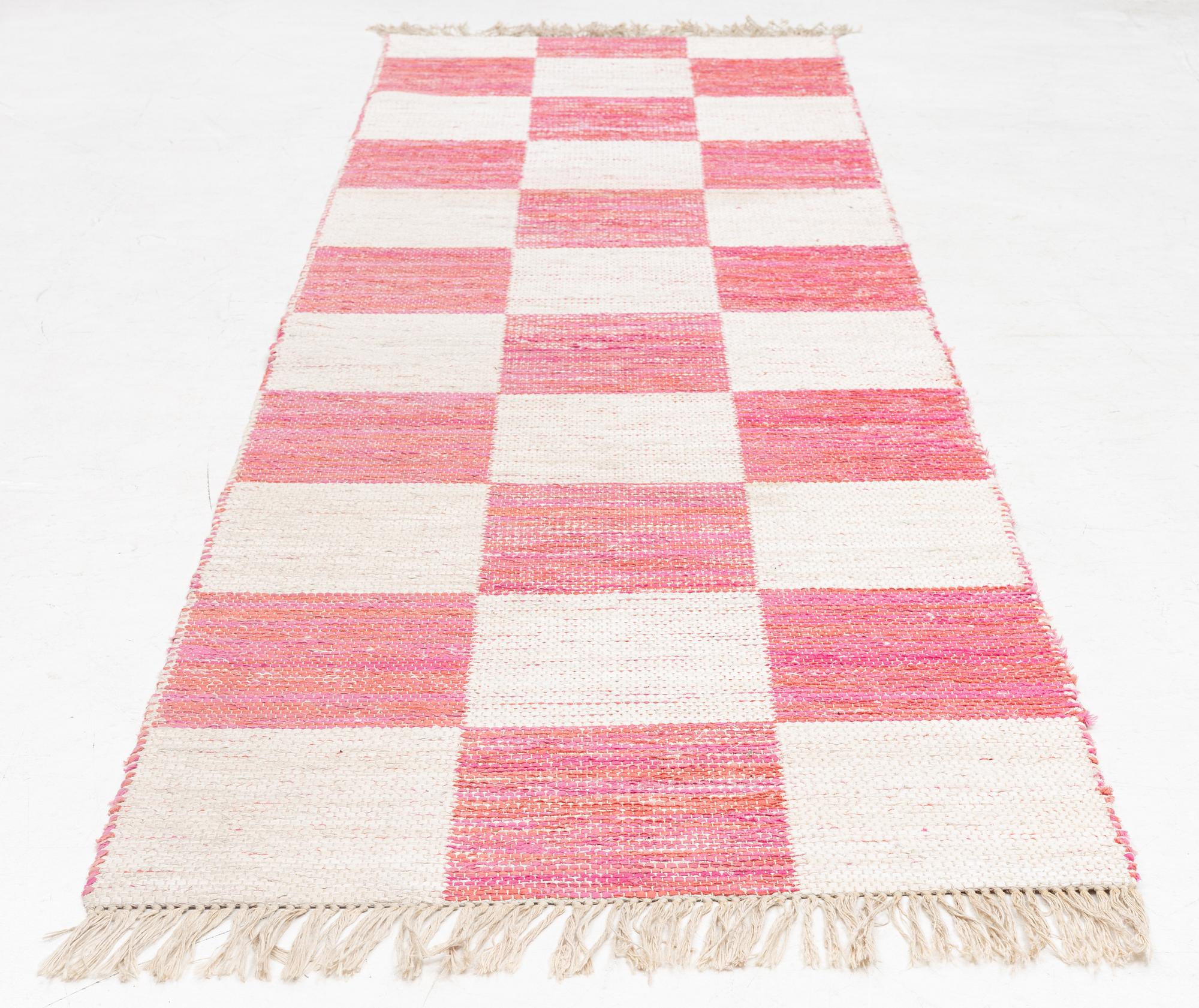 Margit Thorén, gallerimatta, dubbelvävd trasmatta, "Schackrutan," Firma Svenskt Tenn, ca 315 x 90 cm.