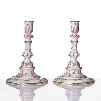 Ljusstakar, ett par, porslin. Meissen, Marcolinis period, omkring år 1800.
