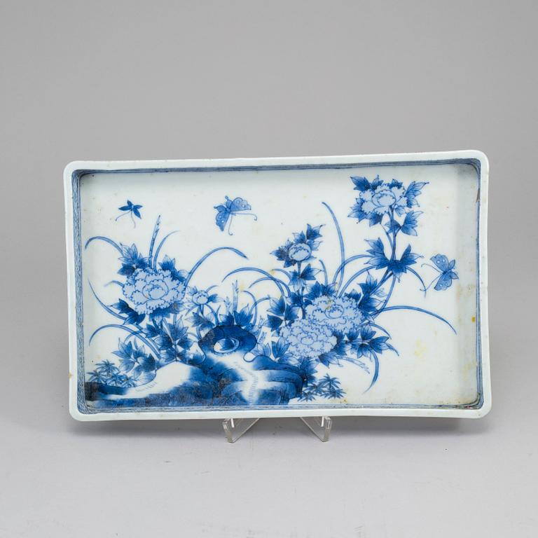 A blue and white Japanese tray, circa 1900.