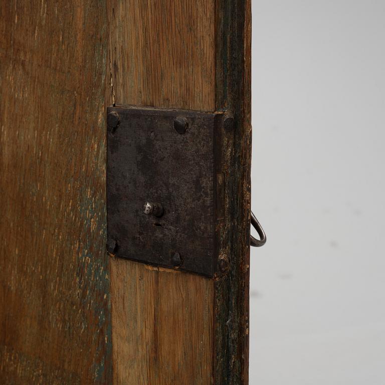 A wall cabinet, 18th/19th century.