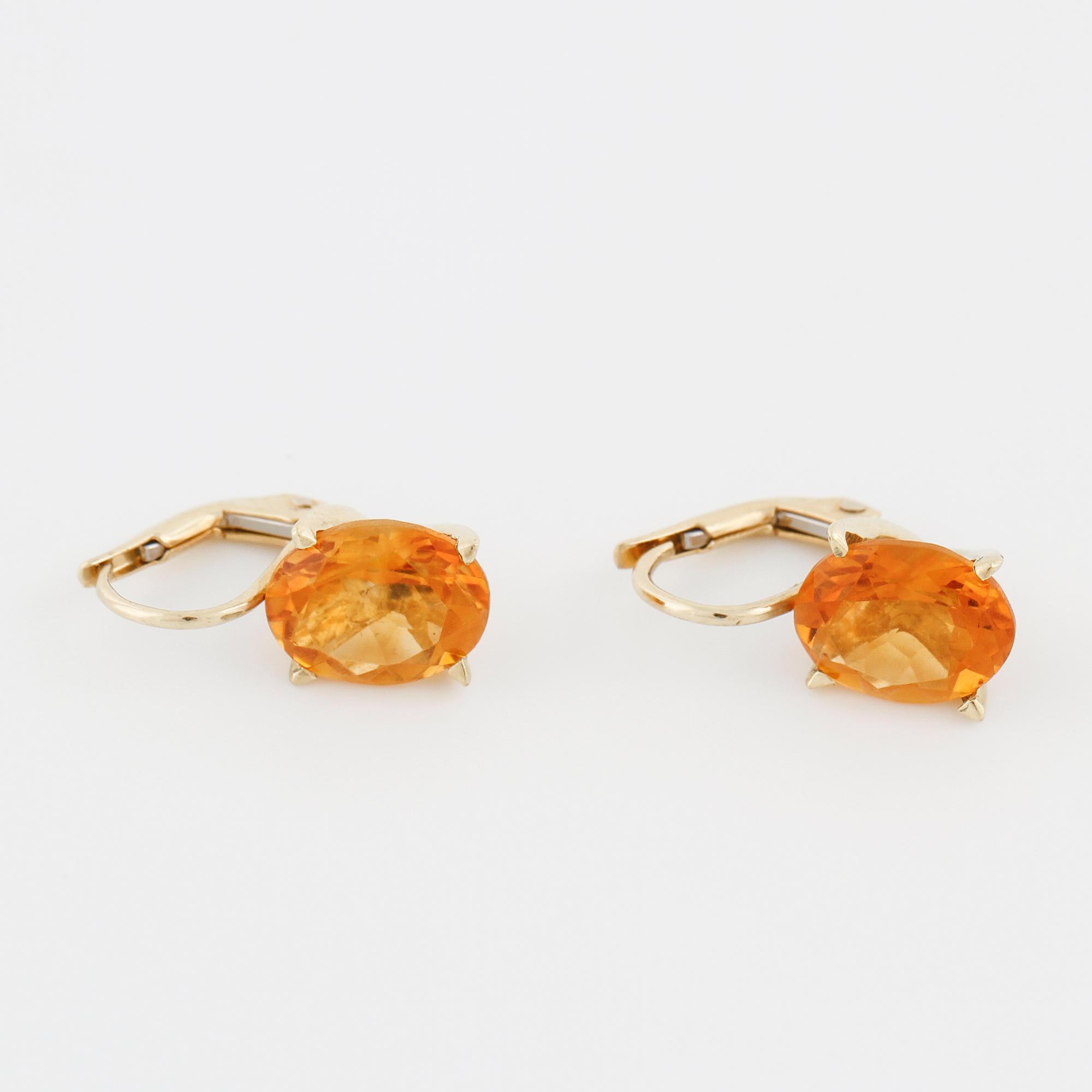 A pair of citrine earrings.