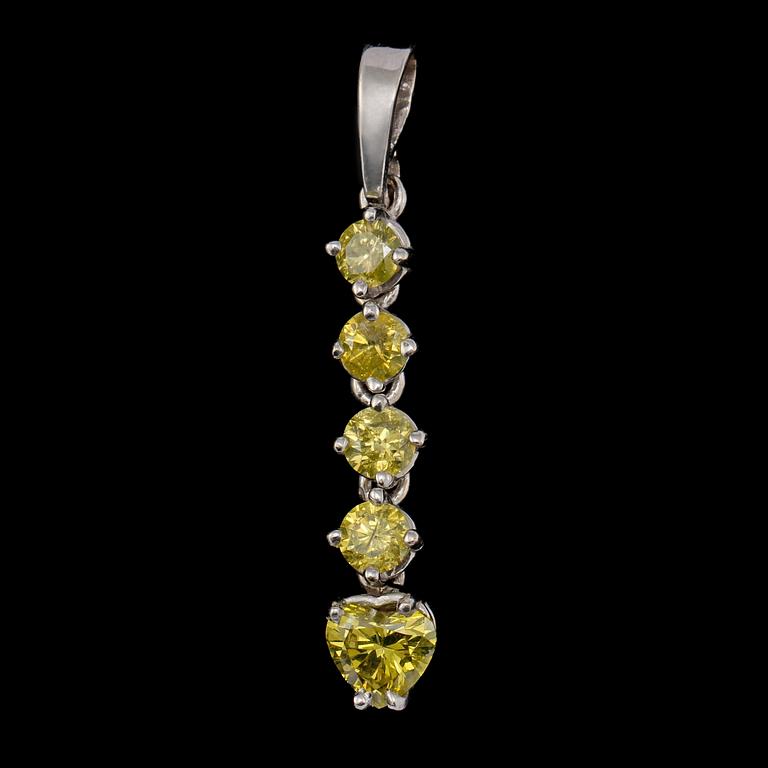 HÄNGE, 14k vitguld med hjärtslipad och 4 briljantslipade gula diamanter, tot ca 1.14 ct, 1900-talets slut. Vikt 2 g.