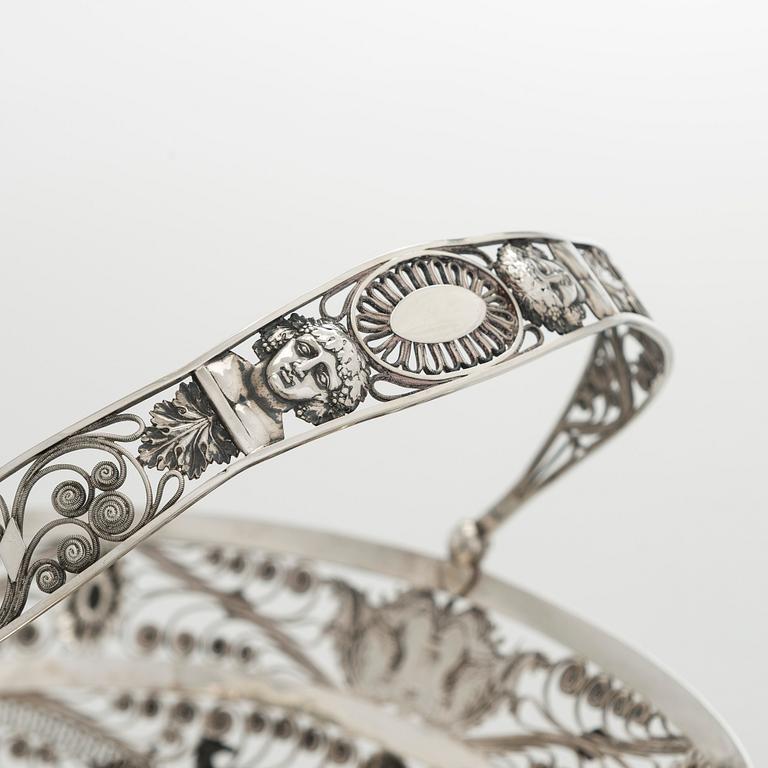 Fruktskål, silver, oidentifierad mästarstämpel FFG, åldermannaranka. Empir.
