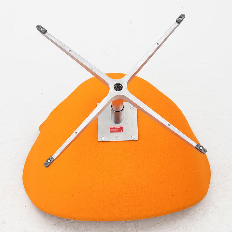 Arne Jacobsen, Fåtölj, "Svanen", Fritz Hansen, Danmark, 2000-tal.