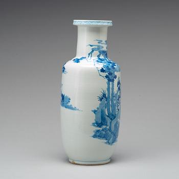 A blue and white roleau vase, Qing dynasty, 19th Century.