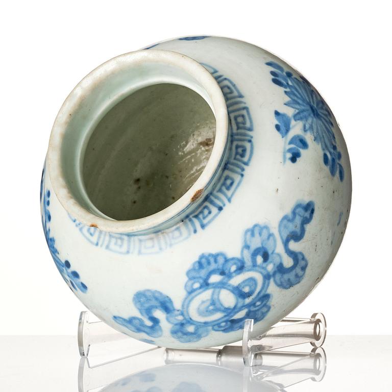 A blue and white Korean vase, Joseondynastin (1392–1897).