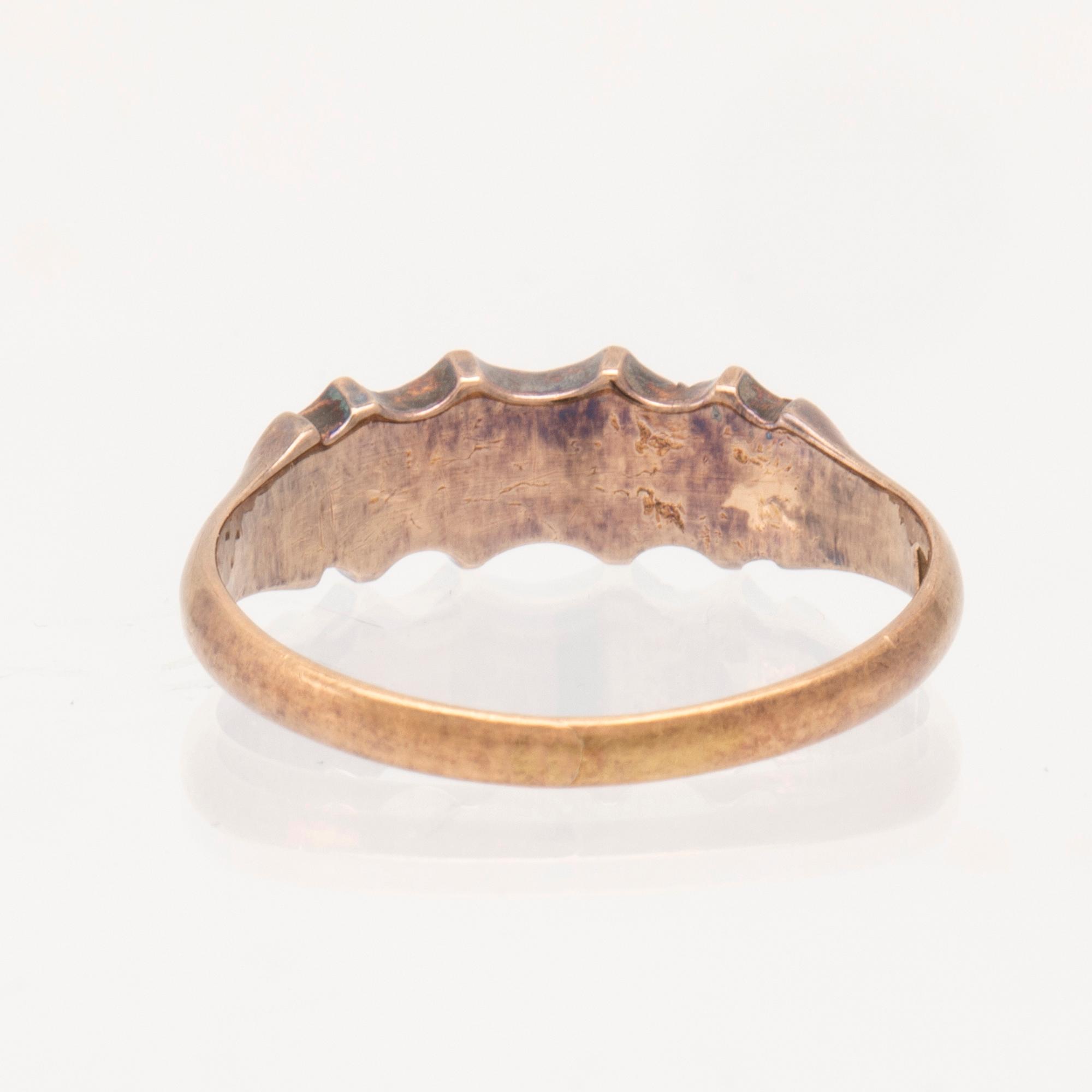 Ring 18K guld med opaler och rosenslipade diamanter, Stockholm 1899.