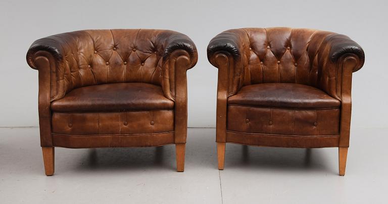 FÅTÖLJER, 1 par, Chesterfield, 1900-talets första hälft.