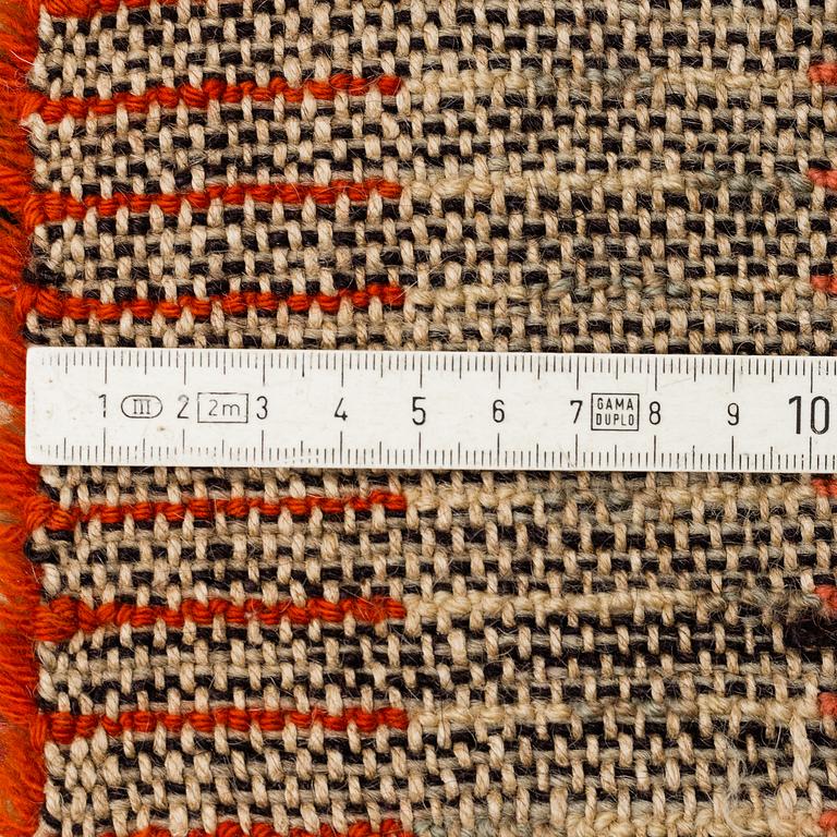 MATTO/WALLHANGING, ryijymatto, knotted pile, ca 229,5 x 169,5 cm, an inscription: AL 1917.