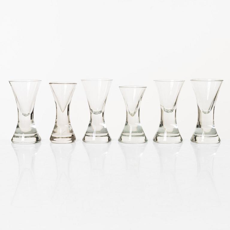 Snapsglas, 4 +2, snarlika, 1800-tal.