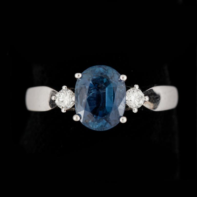 RING, 18k vitguld med safir ca2,01ct och briljantslipade diamanter tot ca0,16ct. Vikt ca3,73g.