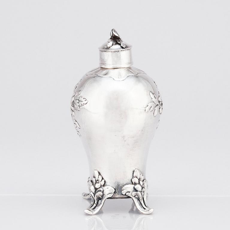 A Swedish 18th century silver tea caddy, marks of Erik Niklas Thomé, Stockholm 1771.