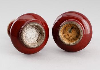 VASER, 1 par, porslin, sang-de-bouef, Kina, 1900-tal.