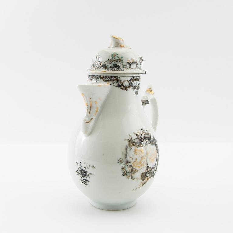 Jug with lid and cups 2 pcs China Yongzheng (1723-35) porcelain.