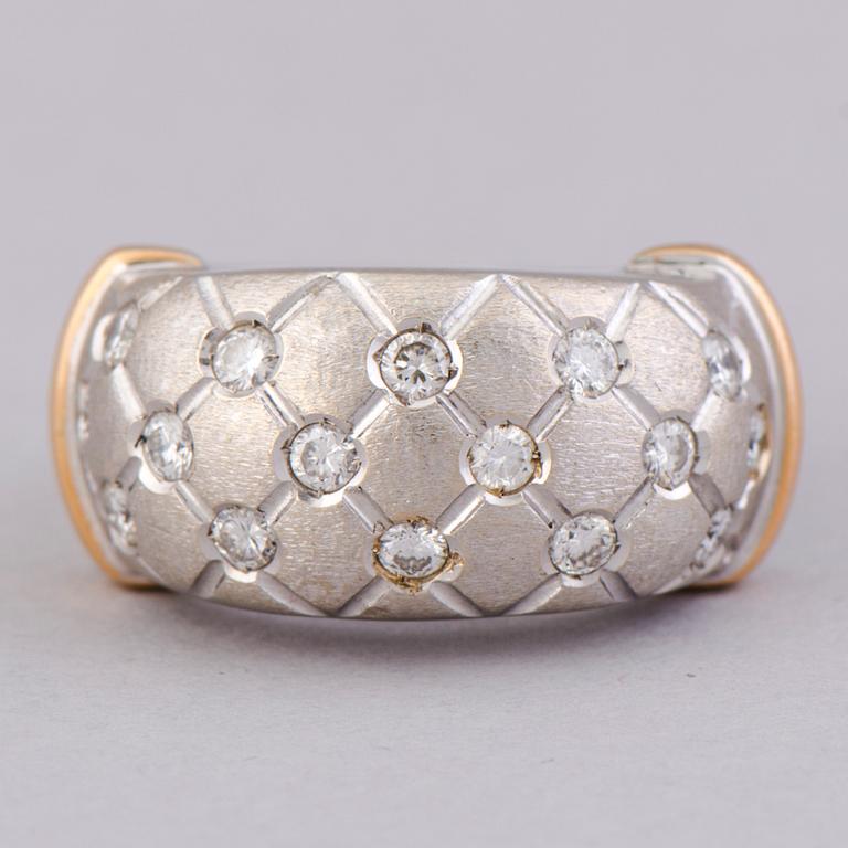 RING, briljantslipade diamanter, 18K vitguld och guld. Italien.