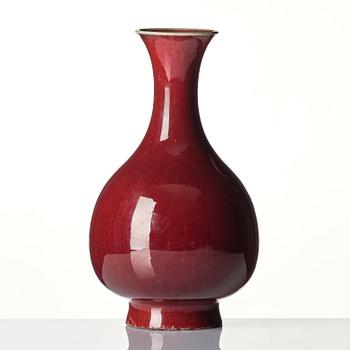 Vas, porslin. Qingdynastin, 1800-tal.