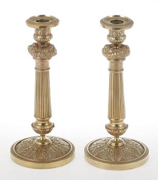 LJUSSTAKAR, ett par, mässing, senempire, 1800-talets första hälft/mitt.
