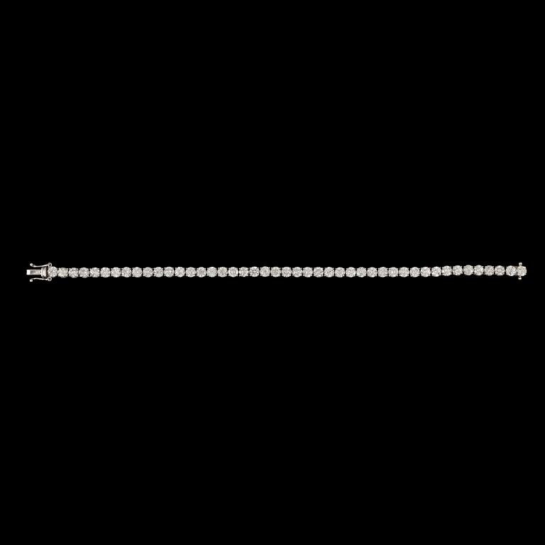 A brilliant-cut diamond bracelet, total carat weight 9.15 cts. Quality H/SI.