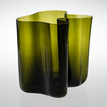 ALVAR AALTO, A VASE. Signed Alvar Aalto, Iittala -56.