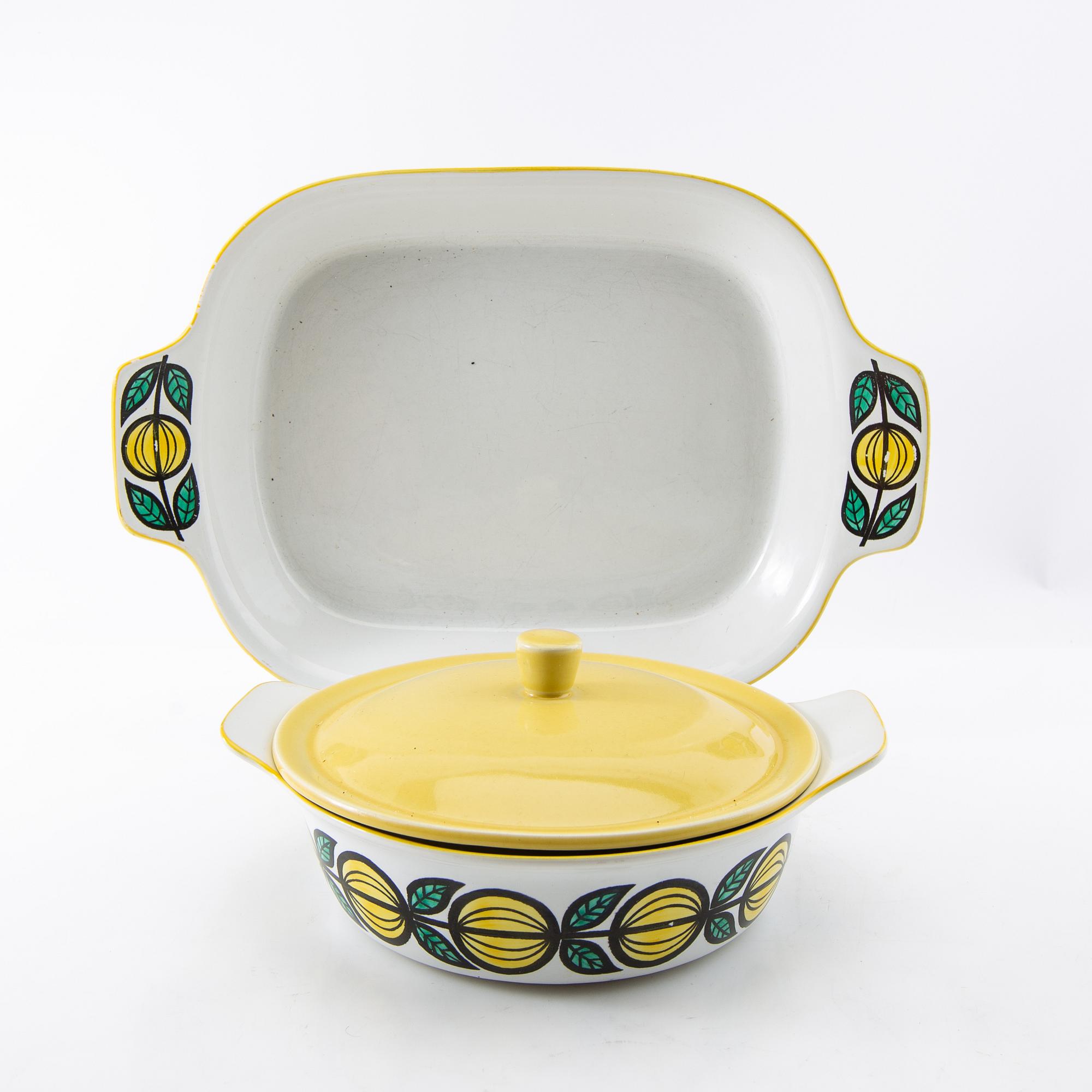 Stig Lindberg, service pieces, 17 pcs, stoneware, "LA", Gustavsberg, as well as baking dishes, 2 pcs, "Weekend", Gustavsberg, 1950s.