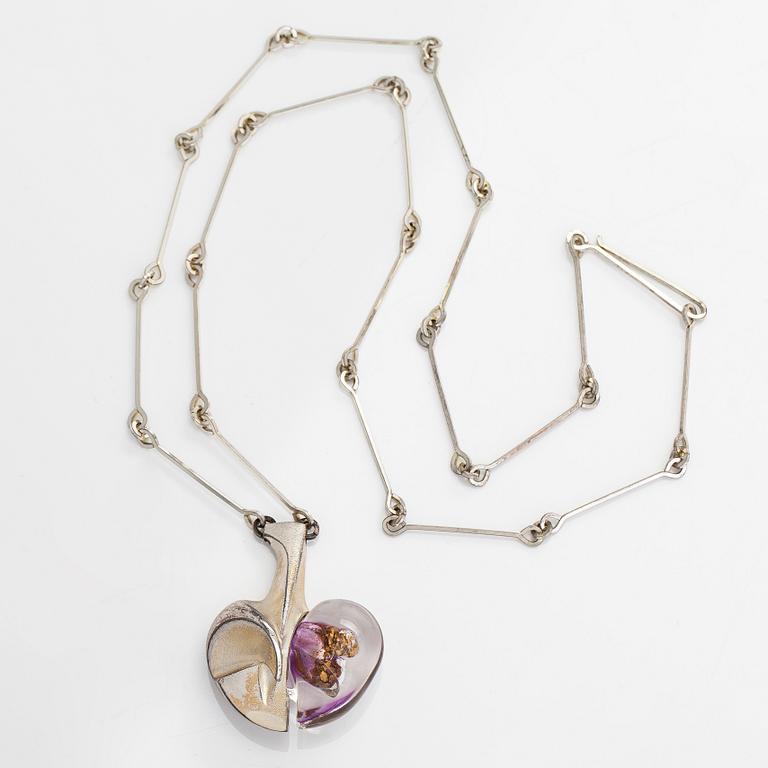 Björn Weckström, Halsband "Rymdäpple", sterlingsilver och akryl. Lapponia 1975.