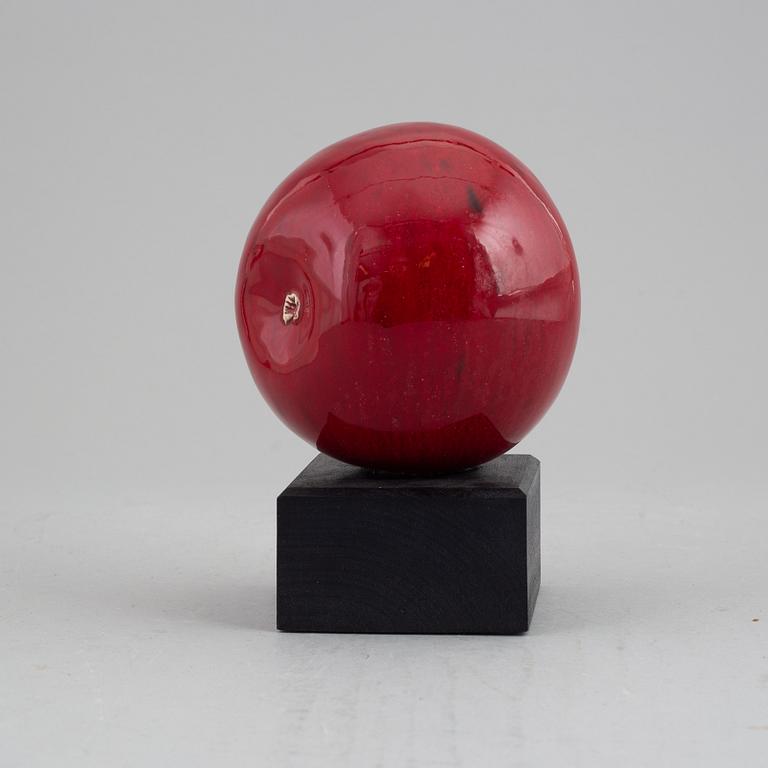 Alf Ekberg, a stoneware sculpture of an apple, Ateljé Källna, Klippan.
