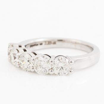 18K white gold half eternity ring with brilliant-cut diamonds.