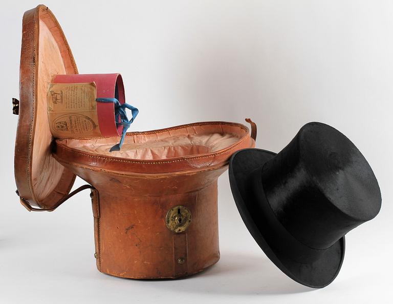 HATT I HATTASK, läder, textil. 1900-talets början.