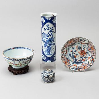 A group of four porcelain objects, Ming and Qing dynasty.