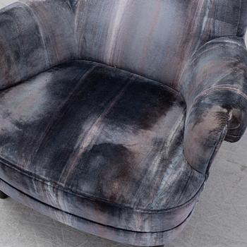 Carl Malmsten, fåtölj, "Rundrygg", AB O.H. Sjögren, 2016.