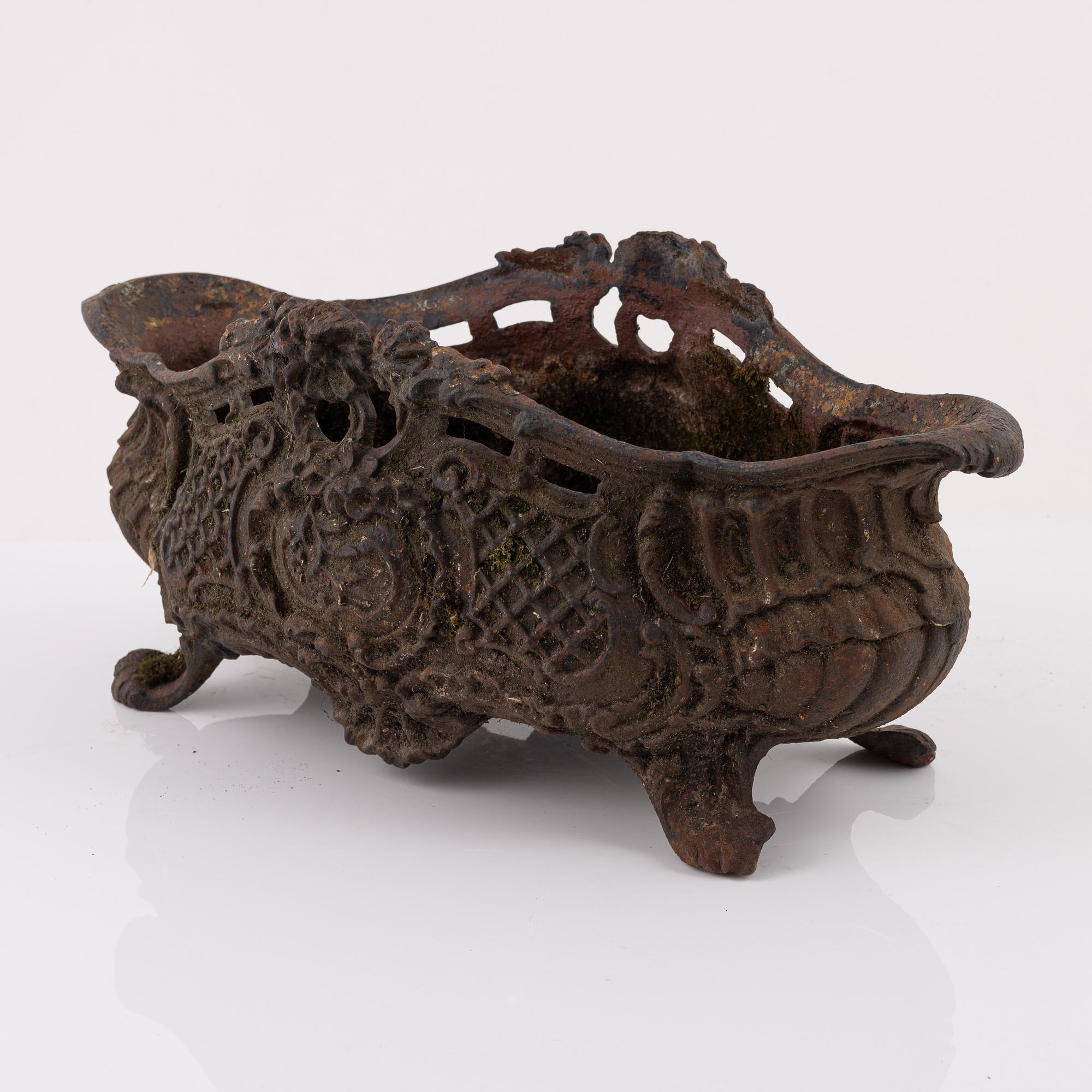 Jardiniär, gjutjärn, rokokostil, omkring 1900.