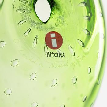 Oiva Toikka, a 'Summer Finch' glass bird, signed O. Toikka Nuutajärvi.