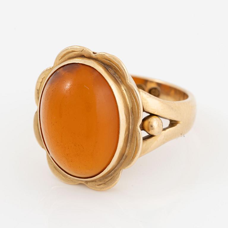 Ring, 18K gold with carnelian.