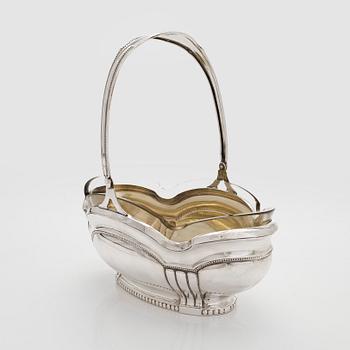 A silver fruit bowl with glass liner, Helsinki 1927.