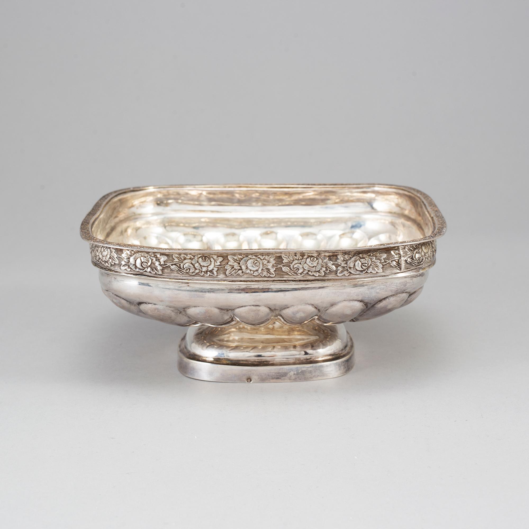 A Russian silver bread bowl, Thomas Sohka, St. Petersburg 1839.
