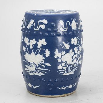 A porcelain stool, China, 20th century.