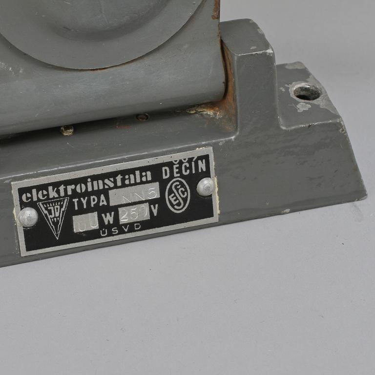 VÄGGLAMPA, 1900-talets mitt.