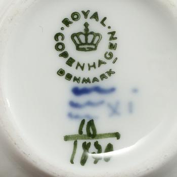 KAFFESERVIS, 16 delar, porslin, "Blå blomster", Royal Copenhagen, 1900-tal.