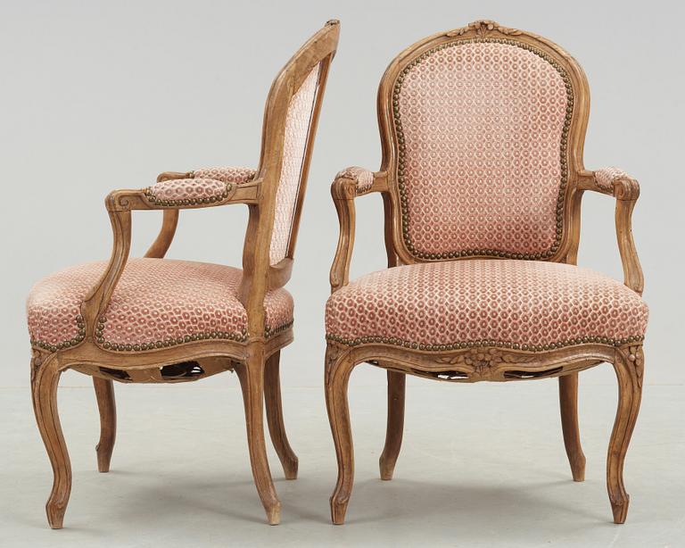 KARMSTOLAR, ett par, Louis XV, 1700-tal.