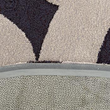 A RUG BY ALMEDAHLS MODELL "LACE", DIAMETER 240 CM.