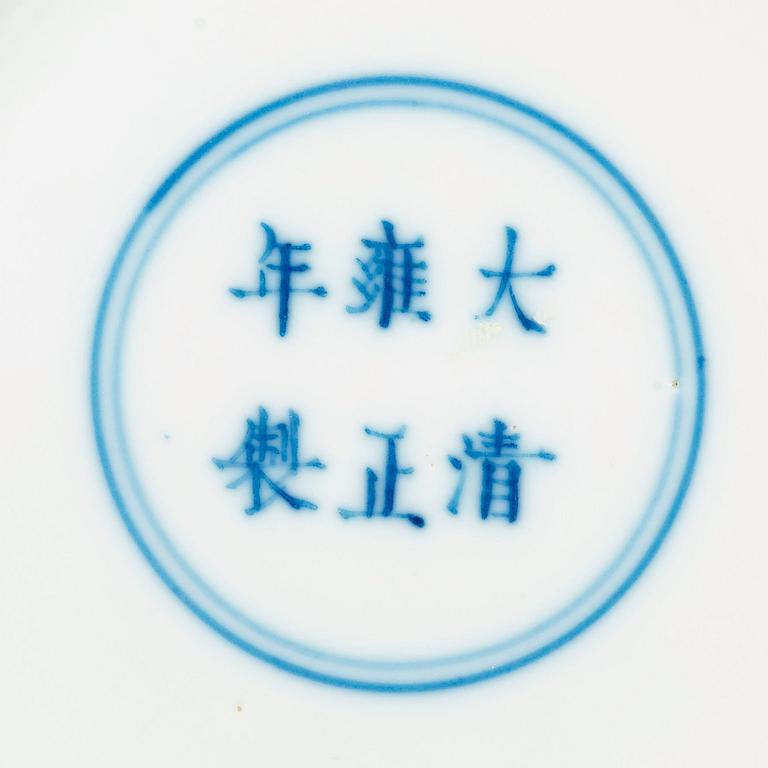 A blue and white dish, Yongzheng mark, Qing Dynasty (1644-1912).