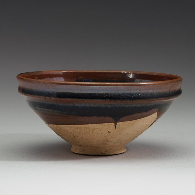 SKÅL, keramik. Cizhou-typ, northern blackware, Jin dynastin (1115-1234).