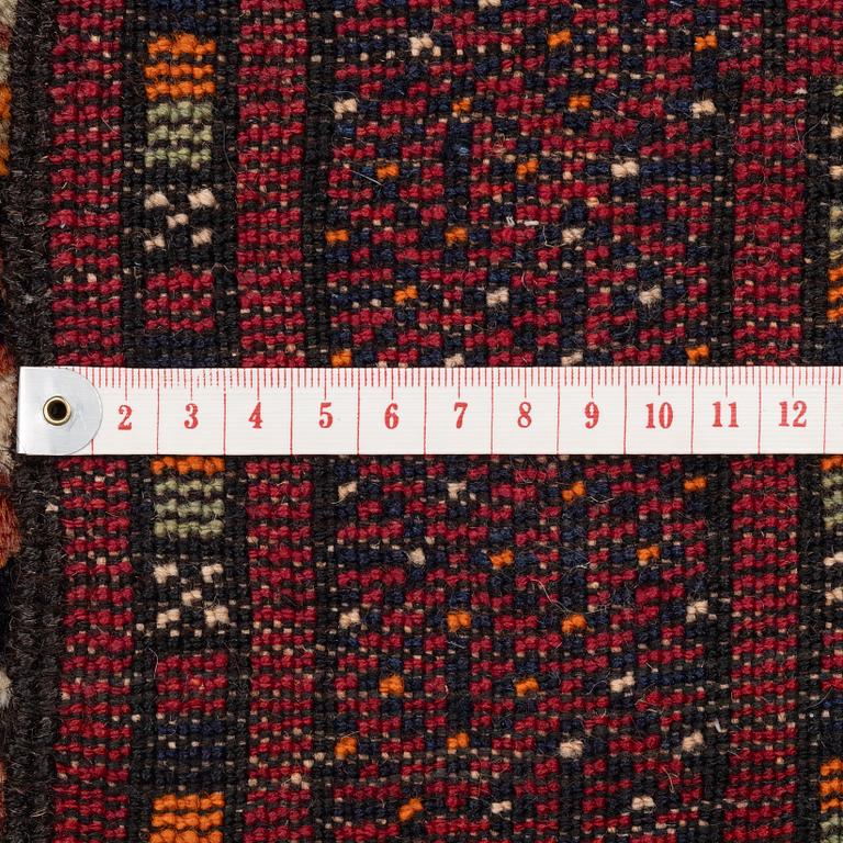 Carpet, Persian, approx. 267 x 158 cm.