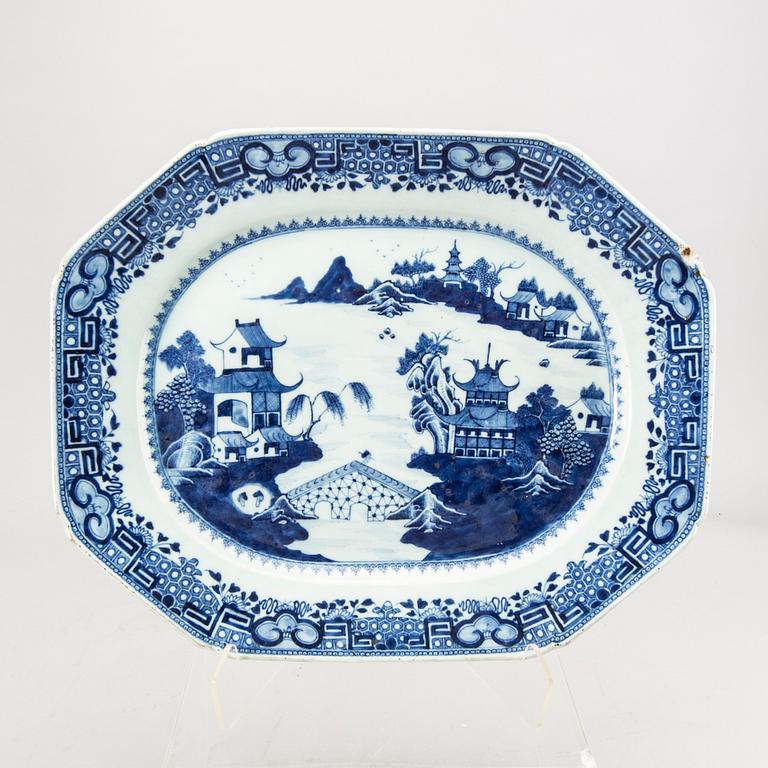 A Chinese set of one bowl and two plates Qianlong porcelain.