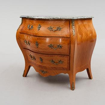 BYRÅ, rokokostil, 1900-talets mitt.