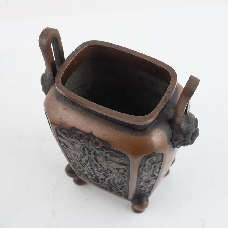 A bronze censer with cover, Qing dynasty, 19th century.