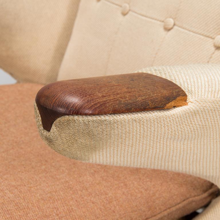 Hans J Wegner, fåtölj, "Bamse / Papa bear", AP-Stolen, Danmark, 1950-60-tal. Modellen formgiven år 1951.