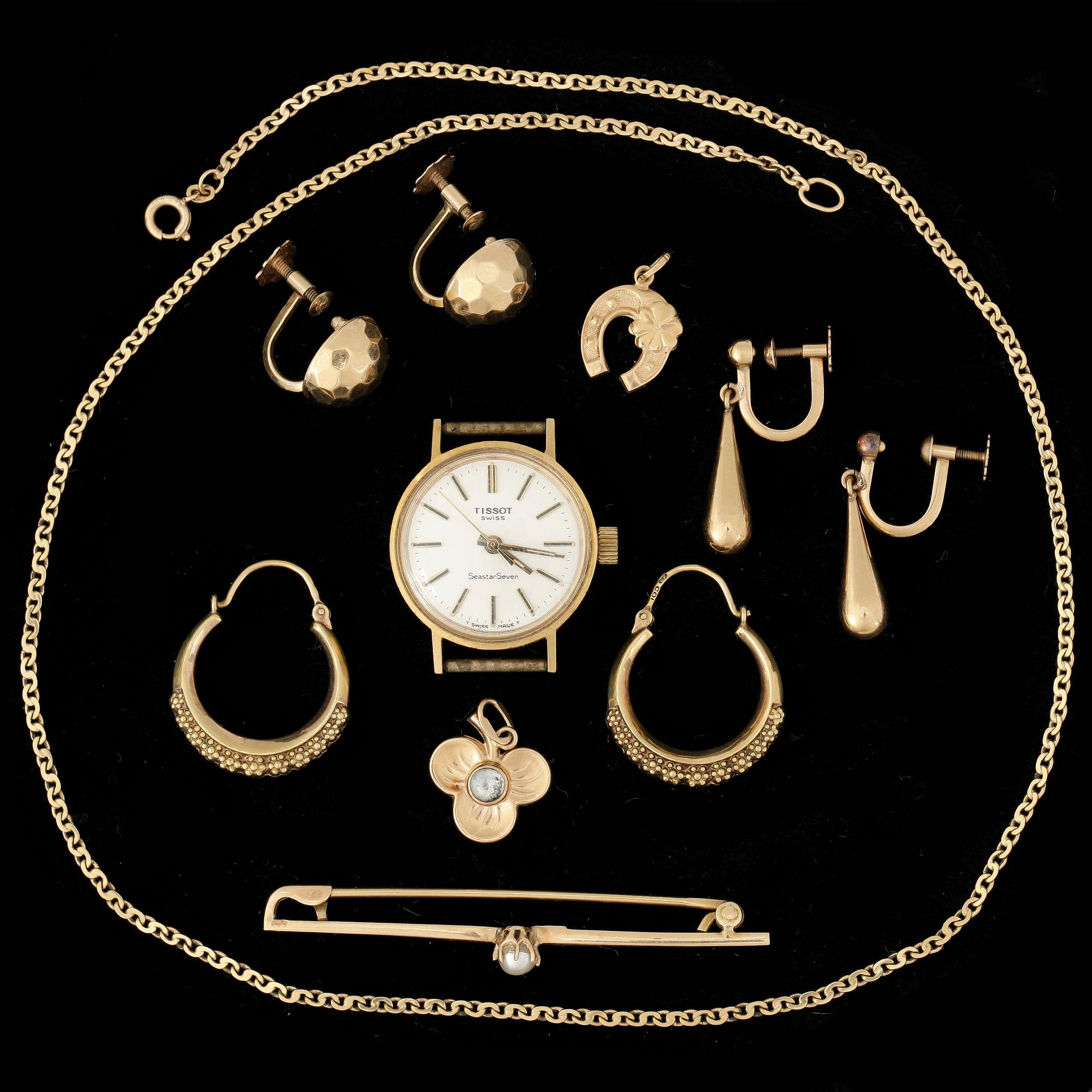 PARTI GULDSMYCKEN 8 st SAMT DAMARMBANDSUR, mest 18K, 1900-tal. Tot ca 28 gram.