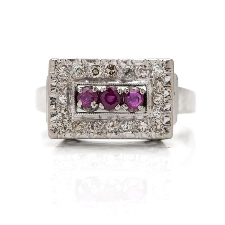 Ring 18K vitguld med diamanter och rubiner, Joh. Petterssons Stockholm 1957.