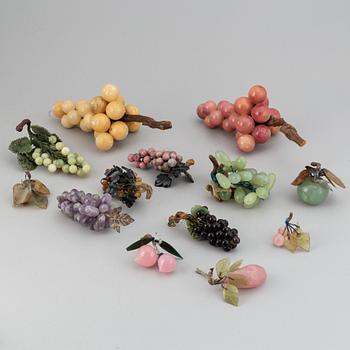 13 stone table decorations of grapes, 20th century.
